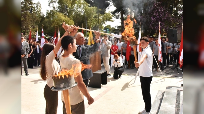 19 Mayıs Coşkusu Başladı: Gençlik Meşalesi Lefkoşa’da Yakıldı