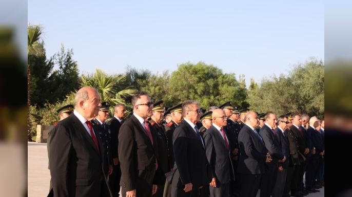 20 Temmuz Barış ve Özgürlük Bayramı’nın 52’nci yıl dönümü… Dr. Fazıl Küçük’ün Anıt Mezarı’nda tören düzenlendi