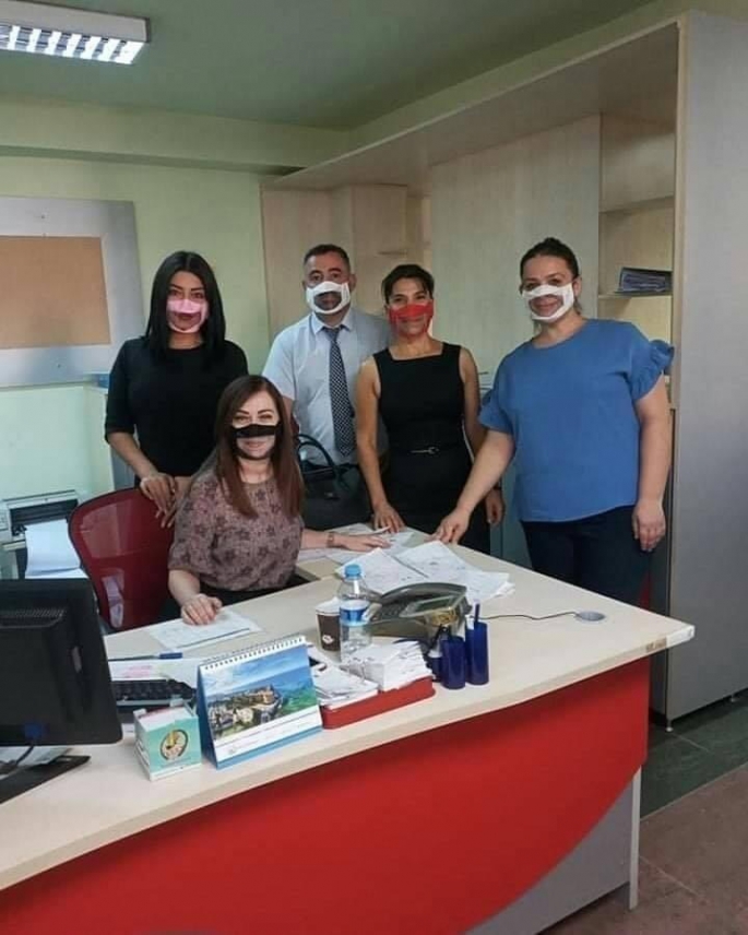"Şeffaf Maske Tak Sessizliğin Sesi Ol"