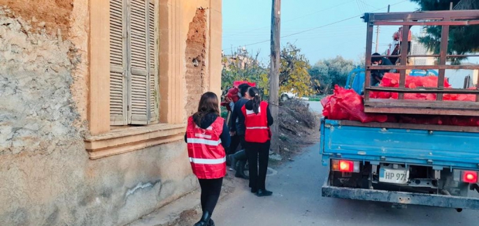 TÜRK KIZILAYINDAN ANLAMLI YARDIM 250 AİLENİN EVİNDE ISINMASINI SAĞLADI