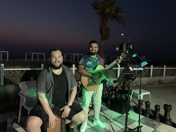 Aphrodite sahil sitesi bu akşam Mehmet Eraslan ve Hasan Asova ile müziğe doyacak