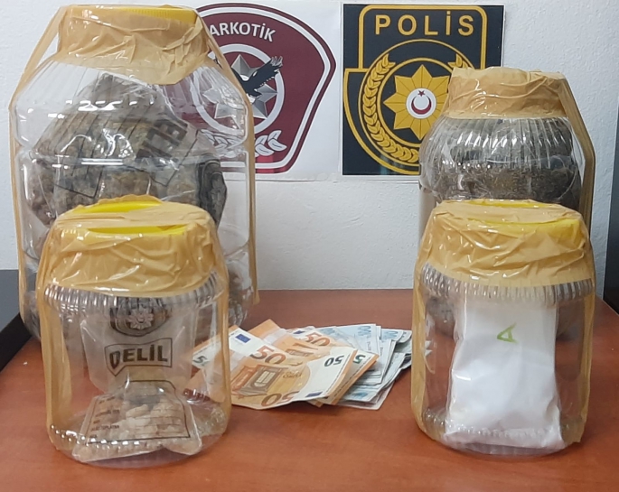 Narkotik kıskıvrak yakaladı