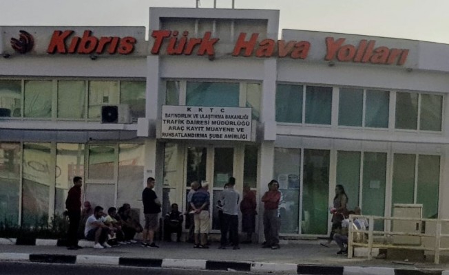 Lefkoşa araç kayıt dairesinde çıkan pozitif vaka sonrasında bakanlık vatandaşın işlemlerini online yapabileceklerini hatırlattı