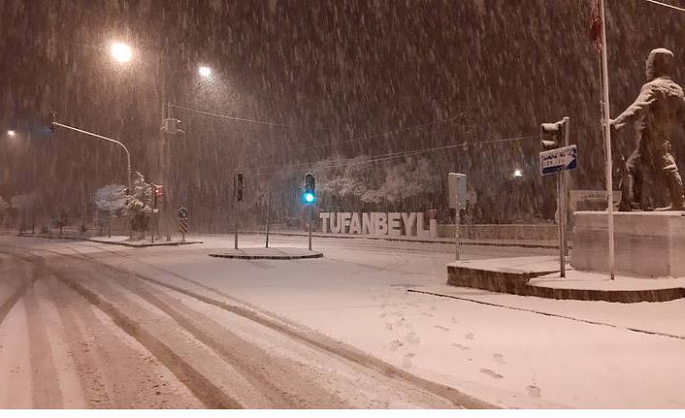 Adana’ya kar yağışı başladı