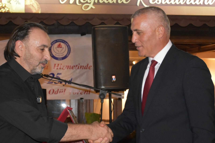 KAMUSEN onur gecesi düzenledi