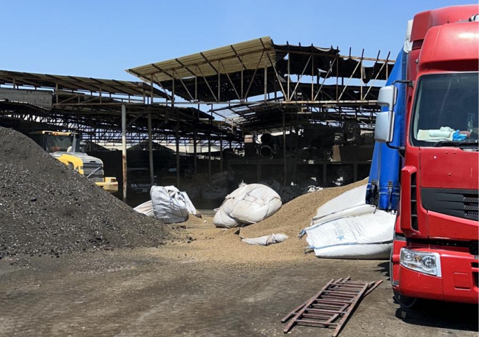 Pestisit kalıntısı tespit edilen 128,5 ton ithal hayvan yemi yakılarak imha ediliyor