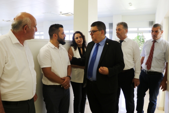 Maliye Bakanı Berova, Gelir ve Vergi Dairesi Girne Şubesi'nde incelemelerde bulundu