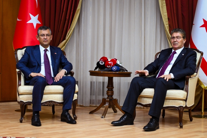 Başbakan Üstel, CHP Genel Başkanı Özel’i kabul etti