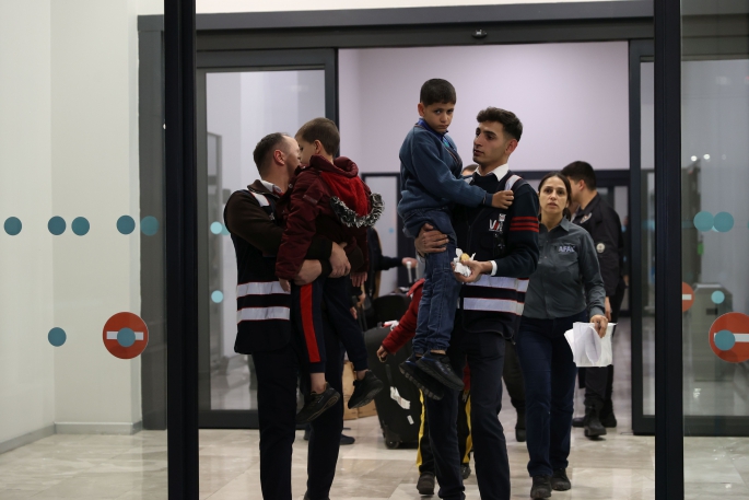 Gazze'den tahliye edilen Türkiye ve KKTC vatandaşları İstanbul'a geldi