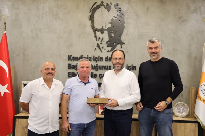 İskele Belediye Başkanı Sadıkoğlu Karadeniz Kültür Derneği yetkililerini kabul etti