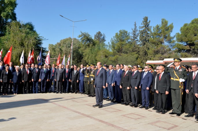 KKTC 40 yaşında… Lefkoşa Atatürk Anıtı önünde tören düzenlendi