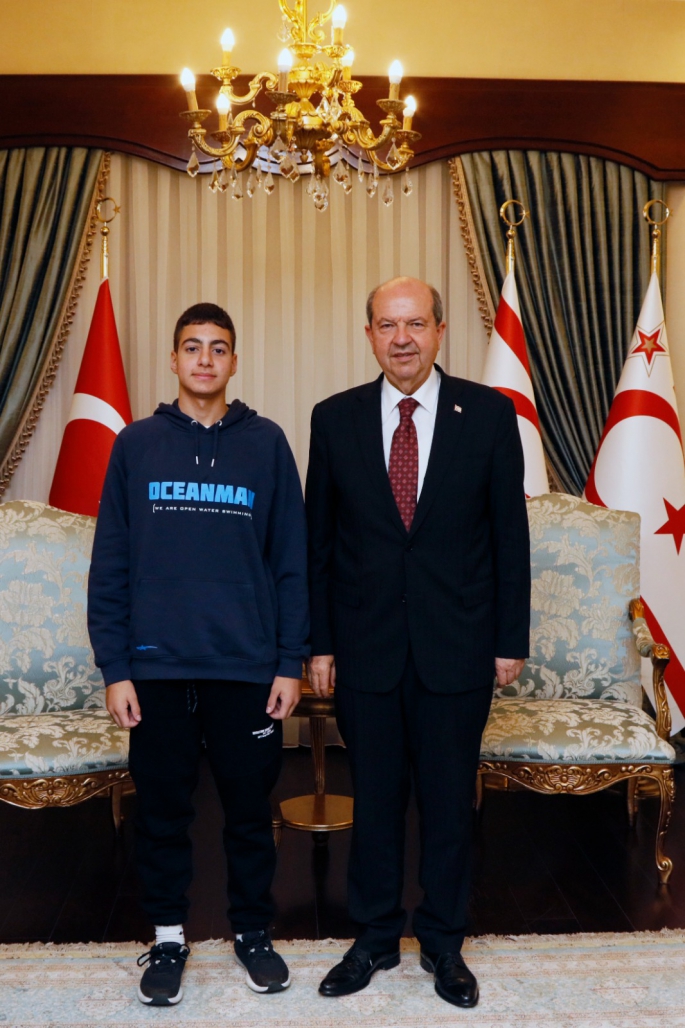 Cumhurbaşkanı Tatar, Kıbrıslı Türk yüzücü Bora’yı kabul etti