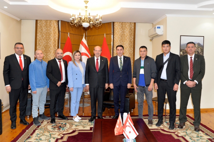 Cumhurbaşkanı Tatar, KKTC üniversitelerinden mezun Kırgız vatandaşlarla bir araya geldi