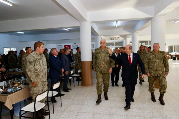 Cumhurbaşkanı Tatar mücahit ve şehit ailelerine verilen yemeğe katıldı