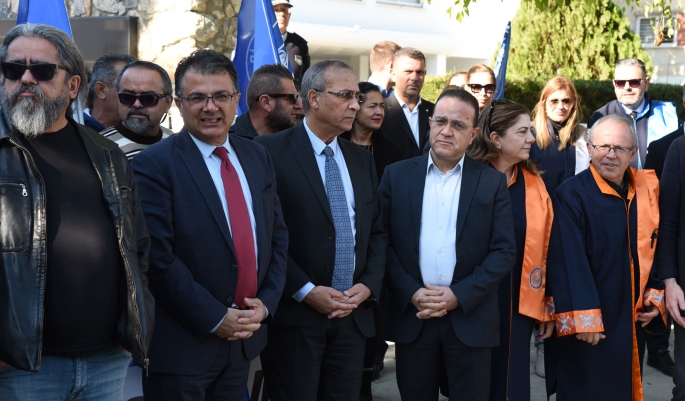DAÜ’de örgütlü sendikalar Meclis önünde eylem yaptı