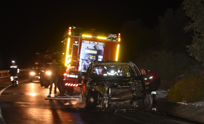 Girne - Değirmenlik Anayolunda araç yangını...