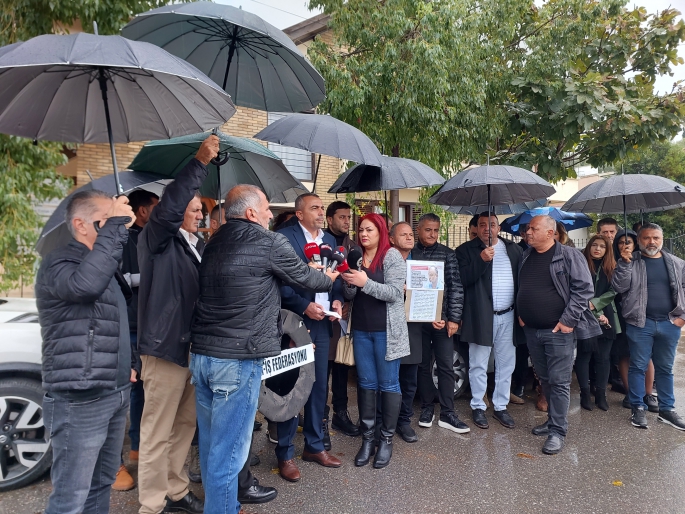 Hür-İş, İşverenler Sendikası’na siyah çelenk bıraktı