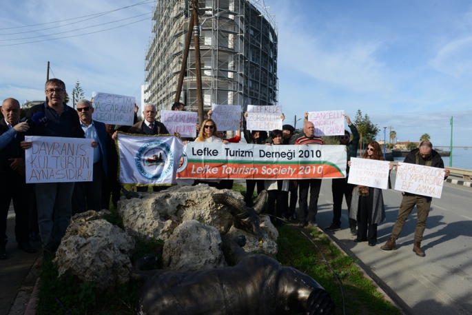 Lefke’de Muflon Heykeli zarara uğratıldı… Lefke örgütleri saldırıyı protesto etti