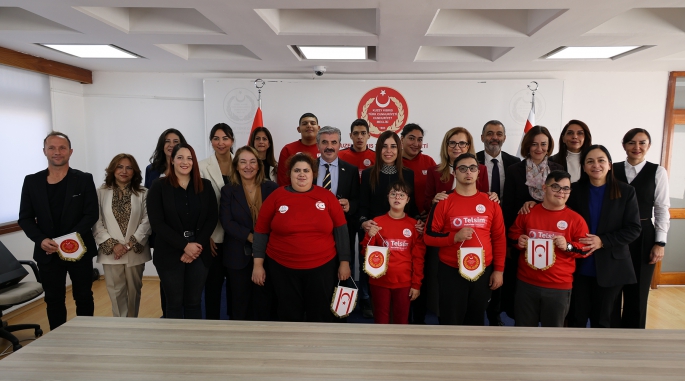 Özel öğrencilerden kadın milletvekillerine hediye...
