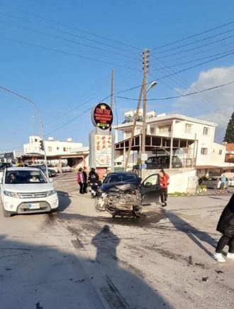 Bir ambulans ile 4 aracın karıştığı kazada 1 kişi yaralandı