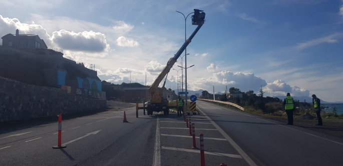 Esentepe ana yol kavşağı aydınlatıldı