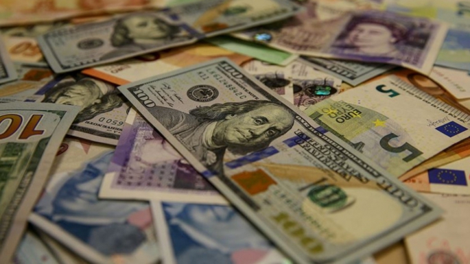 Euro 32,92, sterlin 38,61, dolar 30,40 TL'den işlem görüyor