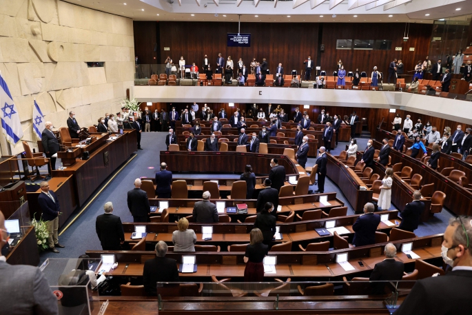 Gazze'deki İsrailli esirlerin yakınları İsrail Meclisini bastı