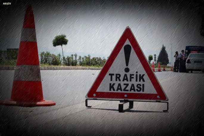 Alkollü sürücü park halindeki araca çarptı