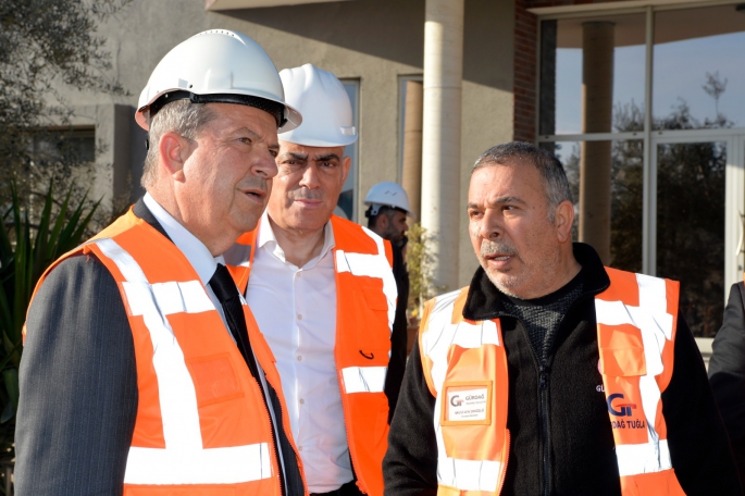 Cumhurbaşkanı Tatar, yangında hasar gören Gürdağ Tuğla Fabrikası'nı ziyaret etti
