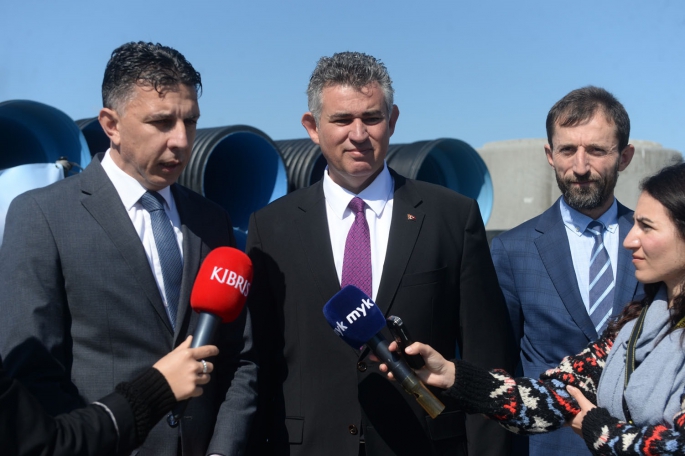 Amcaoğlu ve Feyzioğlu, Gönyeli Ana Taşıyıcı Kanalizasyon Hattı çalışmalarını yerinde inceledi… Projenin 9 ayda bitirilmesi öngörülüyor