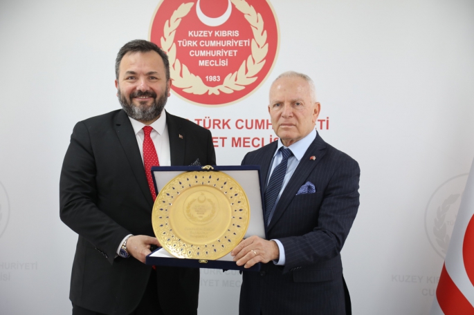 Cumhuriyet Meclisi Başkanı Töre Türkiye Karate Federasyonu heyetini kabul etti