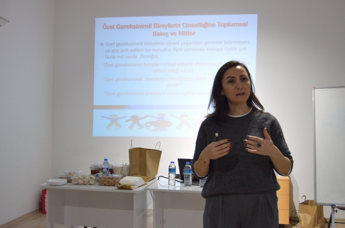DAÜ-LTB-Kıbrıs Psikologlar Derneği, işbirliğinde özel gereksinimli çocuğu olan ailelere çok yönlü cinsel sağlık eğitimi düzenlendi