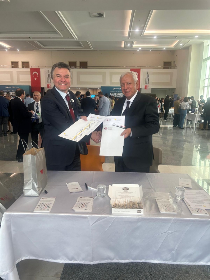 Rauf Denktaş Üniversitesi, Uluslararası Kalite Güvencesi ve Akreditasyon Konferansı’na katıldı