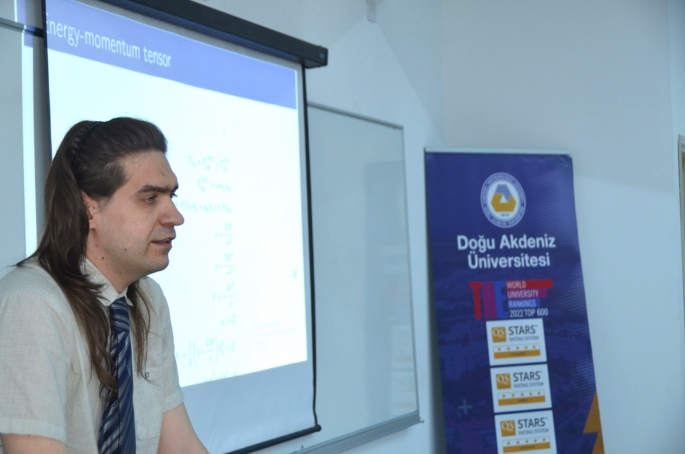 DAÜ Fizik Bölümü’nde dinamik karadeliklere ilişkin seminer yapıldı
