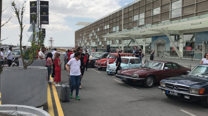 Klasik otomobiller Ercan'daydı...