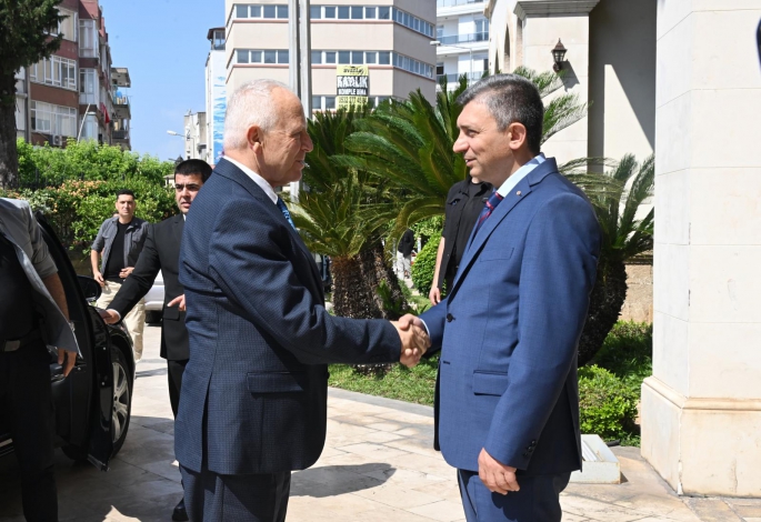 Meclis Başkanı Töre, Antalya Valisi Hulusi Şahin’i makamında ziyaret etti