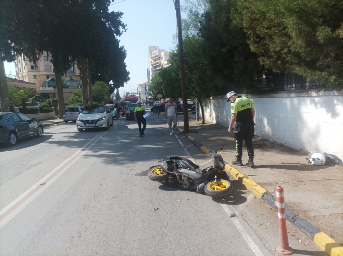 Motosiklet ile araç çarpıştı: 1 yaralı