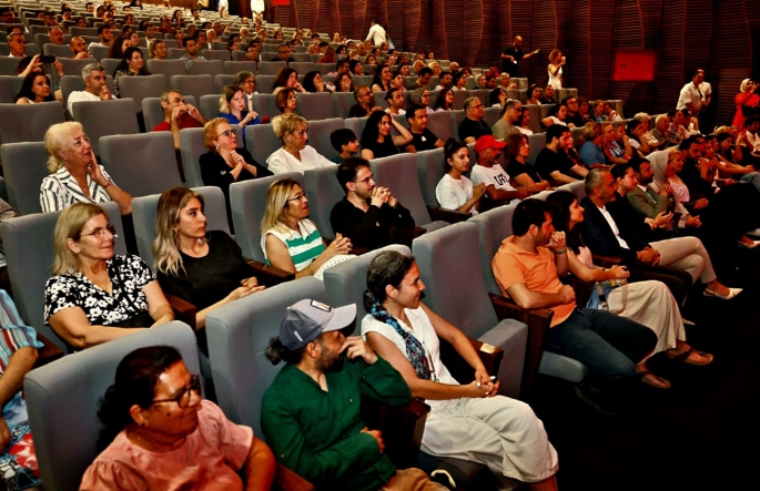 “Shakespeare'in Hayaleti” Mersin'de sahnelendi