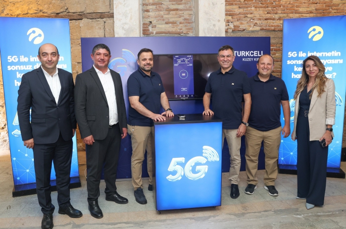 Turkcell, 5G hizmetini Rüstem Kitabevi’nde başlattı