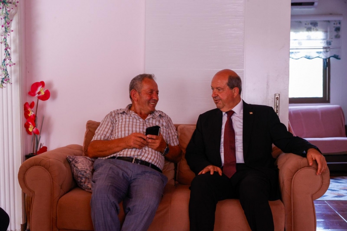 Cumhurbaşkanı Ersin Tatar, TMT mücahidi, gazi ve şehit yakınlarını ziyaret etti