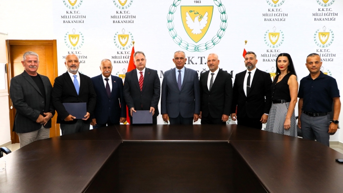 Bakan Çavuşoğlu, hizmet içi eğitimlere katkı koyan üniversiteler ile bir araya geldi