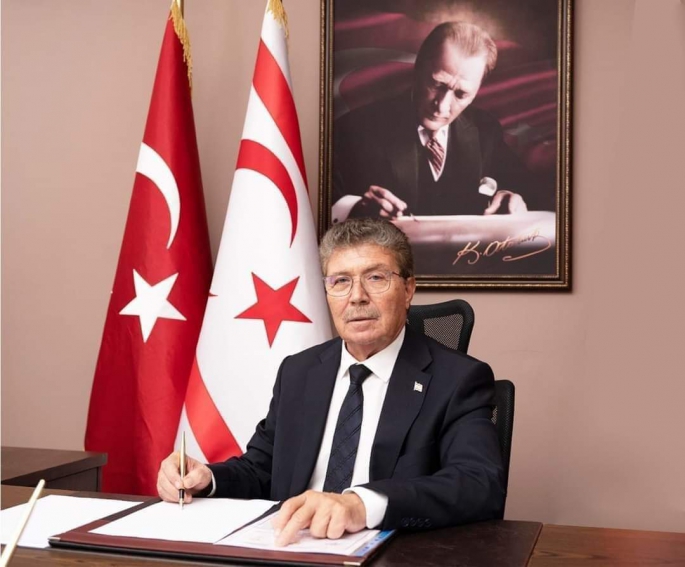 Başbakan Üstel, 11 Temmuz Basın Günü'nü kutladı