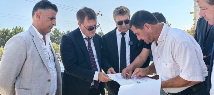 Başbakan Üstel, yapımı devam eden Alsancak-Lapta-Karşıyaka ana yolunda incelemelerde bulundu