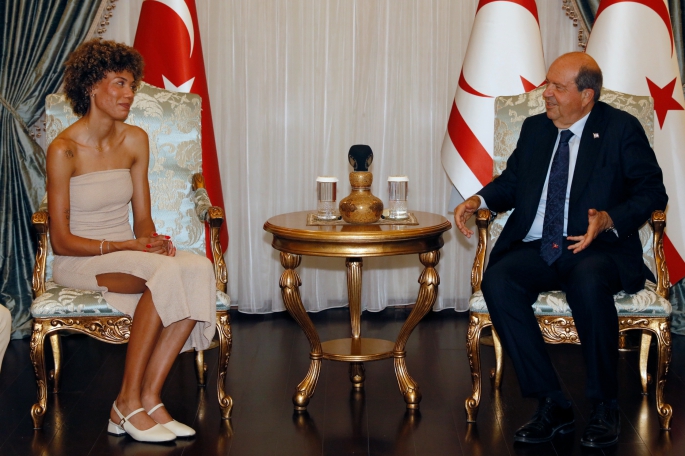 Cumhurbaşkanı Tatar, milli sporcu Buse Savaşkan’ı kabul etti
