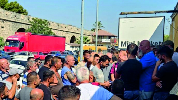 Gazimağusa Limanı’nda günlük işçiler iş bırakma eylemi yaptı