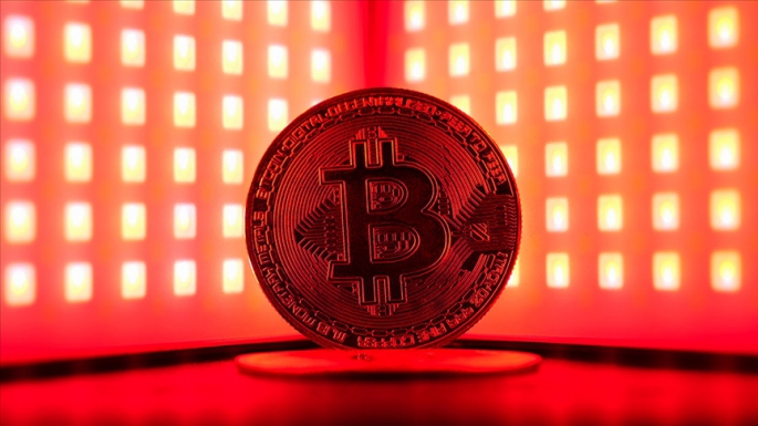 Küresel piyasalardaki satış baskısının ardından Bitcoin fiyatı 55 bin doların üzerine çıktı