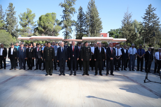 Atatürk Anıtı'nda tören düzenlendi