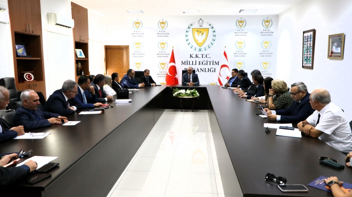 Çavuşoğlu, üniversite temsilcileri ve YÖDAK üyeleriyle toplantı yaptı
