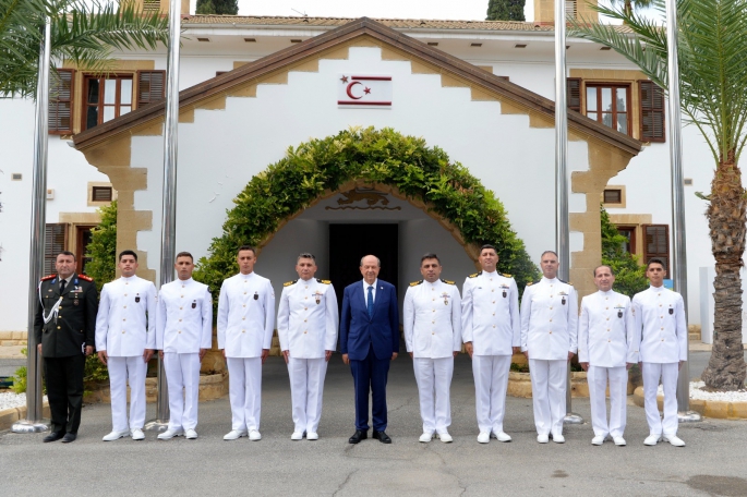 Cumhurbaşkanı Tatar, Deniz Astsubay Meslek Yüksek Okulu Komutan ve öğrencilerini kabul etti