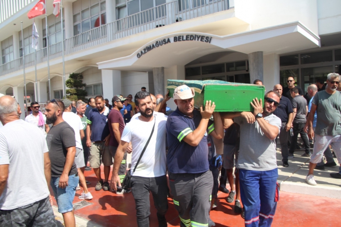 Gazimağusa Belediyesi çalışanı Hasan Koreli, son yolculuğuna uğurlandı